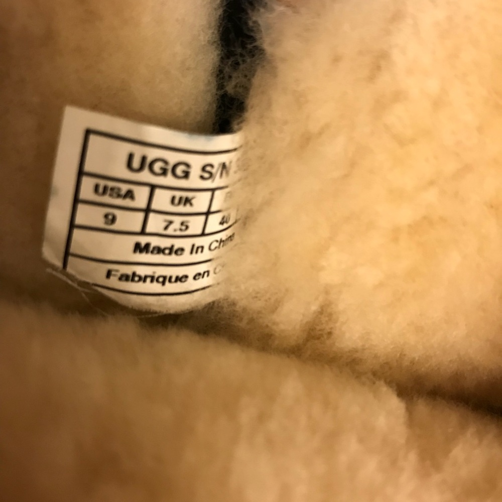 UGGS - Picture 3 of 3